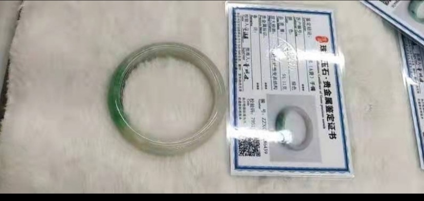 缅甸翡翠手镯
